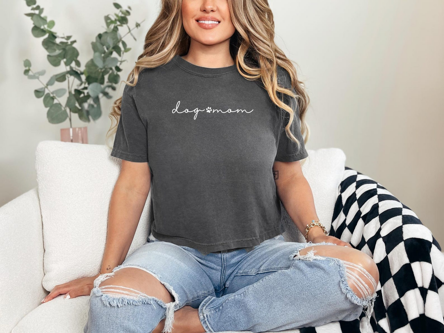 Dog Mom - Short Sleeve Cropped Tshirt